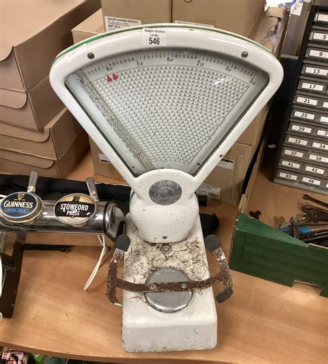 Set of keen of High Wycombe vintage shop scales – Badgers Auctions | On