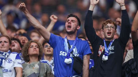 Schalke Gegen Fortuna D Sseldorf S Fans Sorgen F R Novum