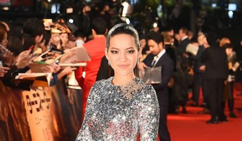 Natalia Reyes Presumi Su Barriga De Embarazo En Diminuto Bikini