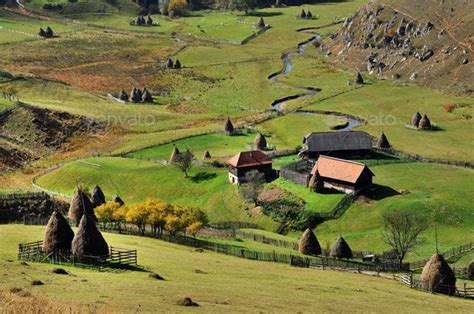 Autumn rural landscape with a small village | 自然