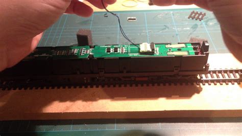 Installing A 21 Pin DCC Decoder Into A Bachmann Class 150 YouTube