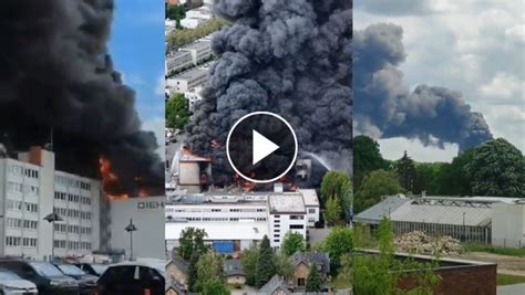 Berlino Clamoroso Incendio Della Fabbrica Di Metalli Allarme Nube