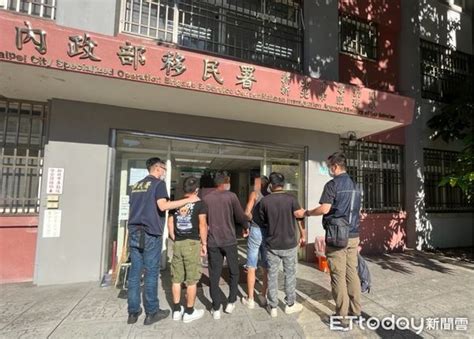 失聯移工雇賓士車接送 專勤隊抓人司機大喊：不要拉自動門！ Ettoday社會新聞 Ettoday新聞雲