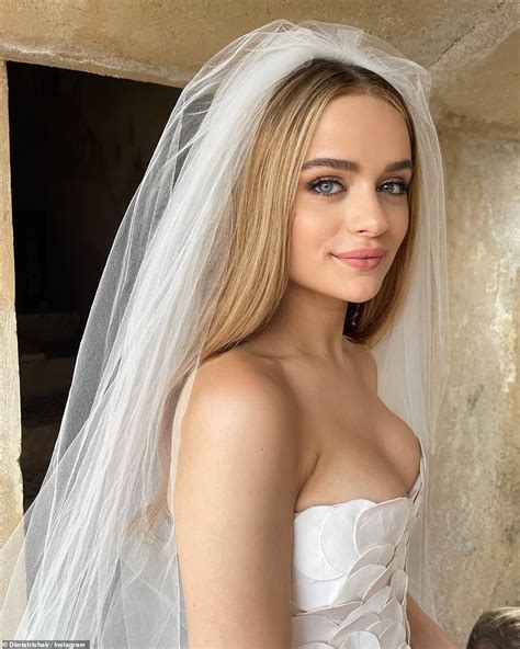 Joey King S Stunning Wedding Album The Kissing Booth Star Wore A