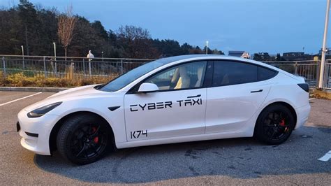 Cyber Taxi Tesla Model 3 Yeni Taksim Ve İsmi Youtube