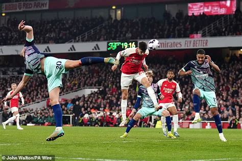 Arsenal 2 1 Brentford Kai Havertz S Late Header Spares Aaron Ramsdale