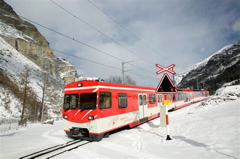 Train schedule for the Matterhorn Gotthard Bahn and information about construction work and bus ...