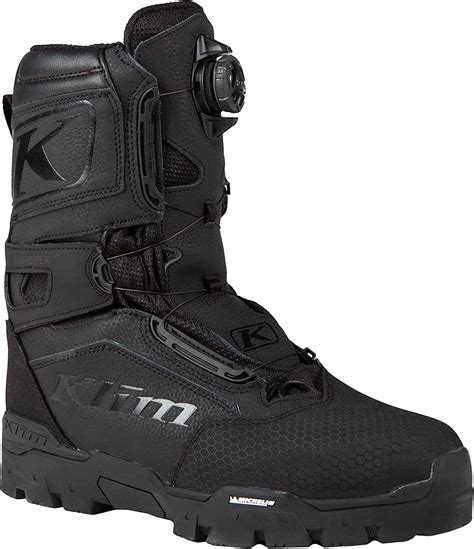 Choosing The Right Shoes For Safe Snowmobiling Shunvogue