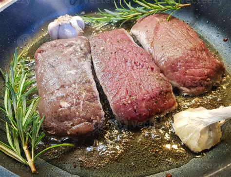 Rosemary lamb steaks with garlic 3008111 Stock Photo at Vecteezy