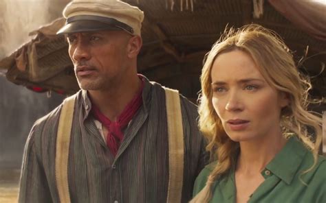 Jungle Cruise Emily Blunt Con Dwayne Johnson In Una Scena