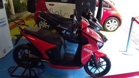 Pemesanan Sepeda Motor Listrik Gesits Tembus 30 Ribu Unit Mulai