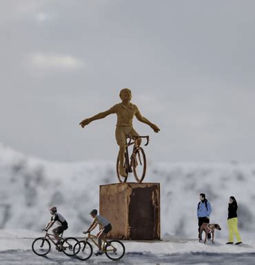 Goto Valle Camonica La Statua Di Marco Pantani Al Plan Di