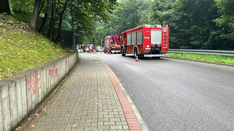 Wypadek na Witczaka w Jastrzębiu Zdroju Kierowca poszkodowany