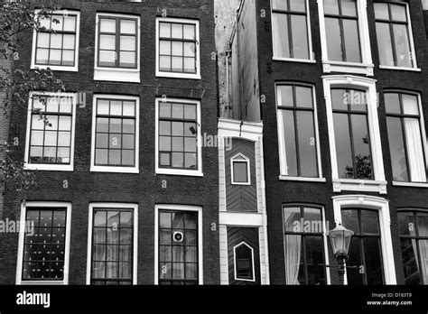 Holanda Amsterdam La Fachada De Las Antiguas Casas De Piedra Privado