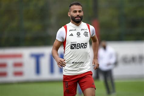 A Gazeta Negociação de Flamengo e Inter por Thiago Maia trava