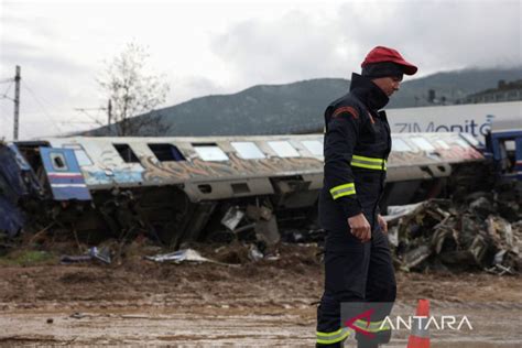 Korban Tewas Kecelakaan Kereta Api Di Yunani Menjadi Orang Antara News