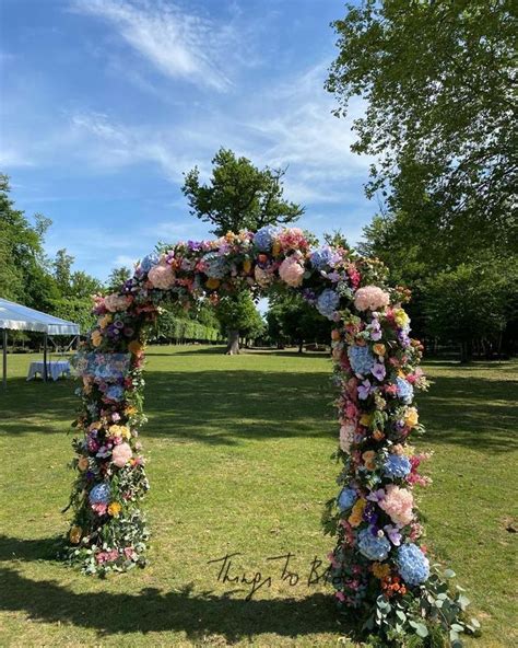 Arche de ceremonie en 2023 Arche de cérémonie Fleurs fraîches Cérémonie