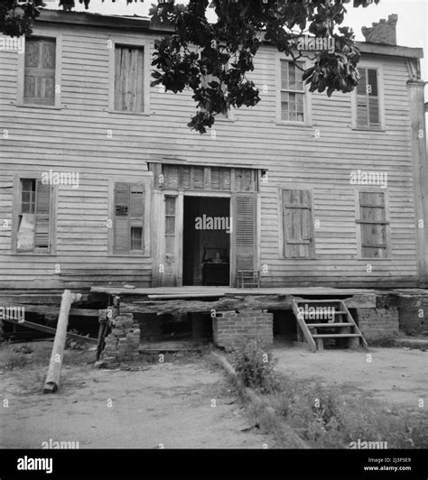 Antebellum Plantation House Greene County Georgia Decaying Building