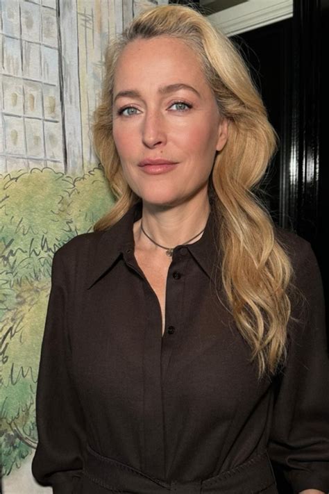 Sao phim Sex Education tuổi có làn da cực mịn màng