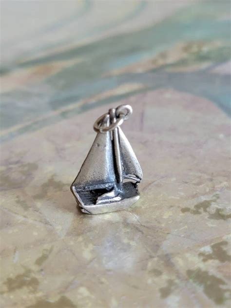 Silver sailboat charm pendant - Gem