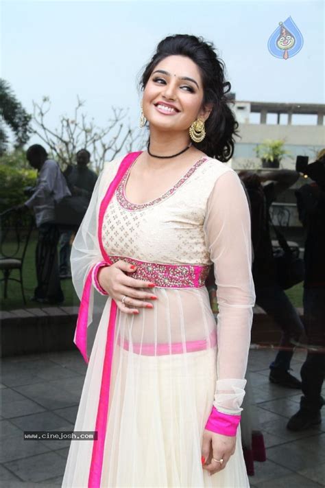 Ragini Dwivedi Hot Stills Photo 109 Of 141
