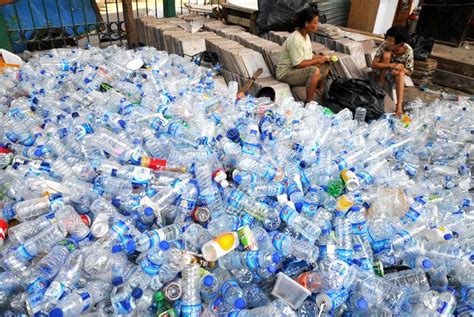 Mendaur Ulang Sampah Botol Plastik Yang Mudah Dilakukan Dirumah