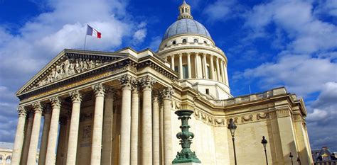 En París el Panteón atrae turistas al Barrio Latino