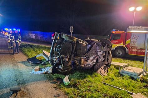 Unfall auf der A485 bei Gießen Auto überschlägt sich