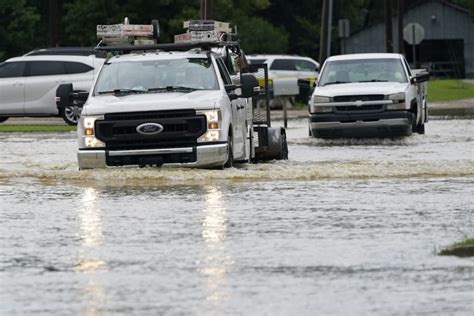 News Wrap Residents Urged To Evacuate At Floodwaters Rise In