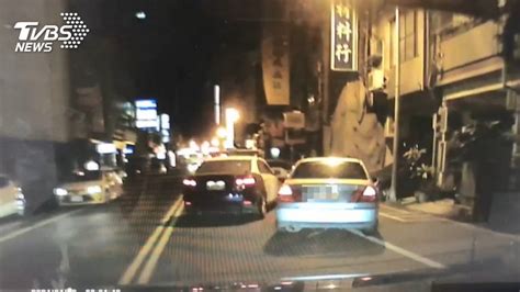 酒駕載女友竟開車衝撞警車 警破窗制伏送辦│台南│圍捕│警方│tvbs新聞網