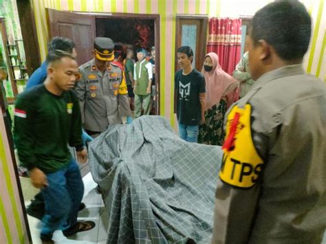 Cilamaya Kulon Geger Mayat Pria Dengan Luka Jeratan Di Leher Ditemukan