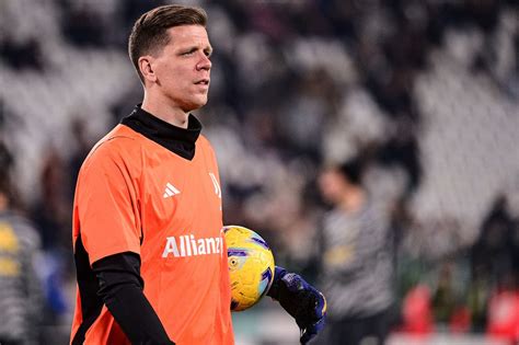 Wojciech Szczęsny obronił rzut karny Ale nie został bohaterem