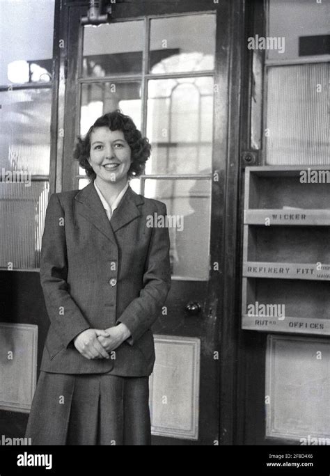 1950s Office Worker Hi Res Stock Photography And Images Alamy