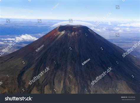 Volcano Ngauruhoe New Zealand Stock Photo 135239030 | Shutterstock