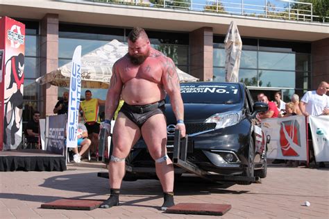 Nuneaton Strongman Mikey Lane And Some Of The Competitors He Will Face