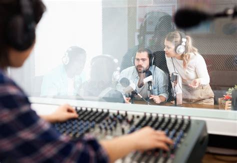 Vista Desde El Panel De Control Del Operador De Sonido En El Equipo