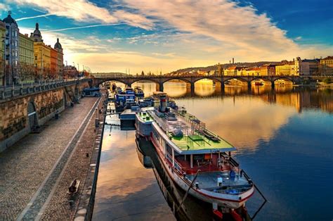 K Stenlinie In Prag Moldau Prager Stra Enarchitektur Ansichten Und