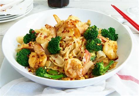 Hot And Spicy Chilli Prawn Pad Thai Noodle Recipe