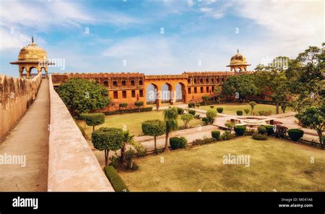 Jaigarh Fort Jaipur Rajasthan India - view of fort wall, watch towers ...