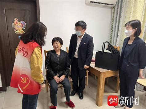 张家港经开区（杨舍镇）：真情慰问老党员，不忘初心送温暖社区银行生活