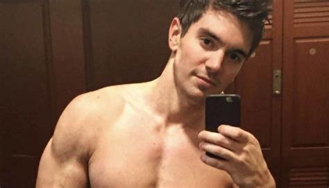 Steve Grand Mostra Culo E Pacco I Video Hot Bitchyx