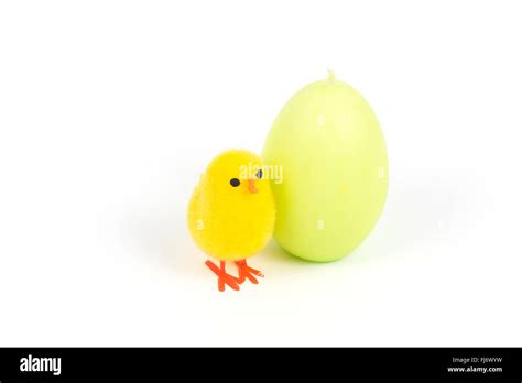 Pulcino Con Uova Di Pasqua Immagini E Fotografie Stock Ad Alta