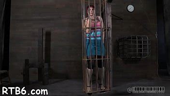 Bombasse agréable pénètre dans sa cage XVIDEOS