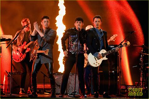 Jonas Brothers Perform Sucker At Billboard Music Awards 2019 Watch The Video Photo 4280980