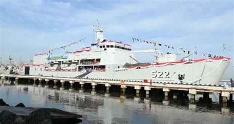 Kri Teluk Youtefa Kapal Jenis Angkut Tank At Perkuat Alutsista