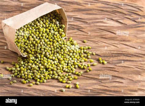 Mung Bean Green Moong Dal Vigna Radiata Stock Photo Alamy