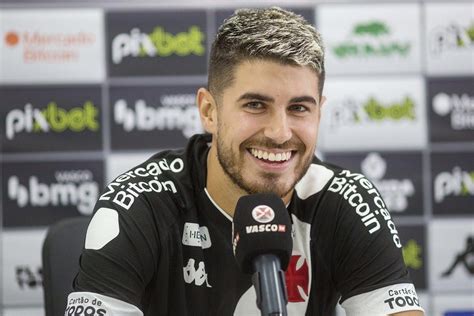 Pedro Raul se apresenta no Vasco promete boa temporada e mira Seleção