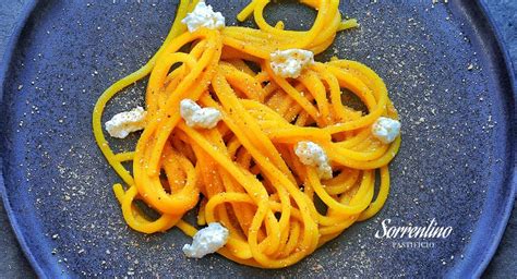 Spaghetti Con Zucca Polvere Di Amaretti E Quagliata Genovese