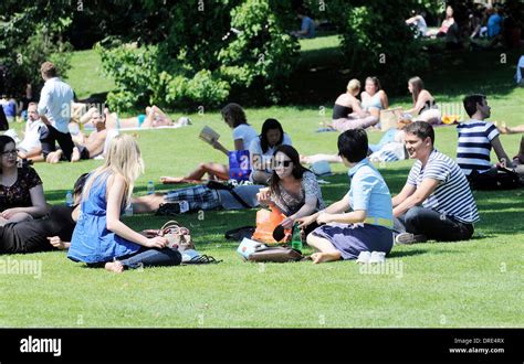 People Enjoy The Hot Weather In Hyde Park London England 24 07 12 Stock Photo Alamy