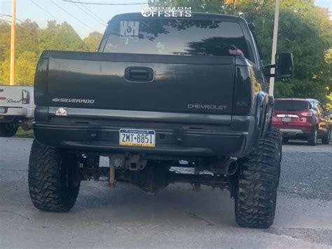 2004 Chevrolet Silverado 2500 HD With 22x14 73 Fuel Triton And 35 12